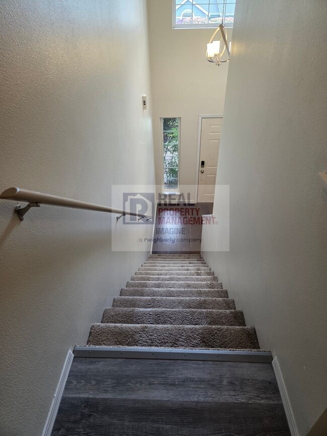 Building Photo - Check out this adorable 2.0 bedroom, 2.5 b...
