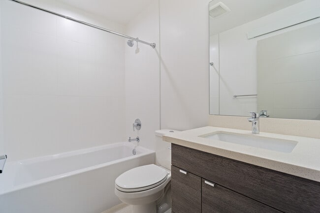 Building Photo - 2614 SW Nevada St