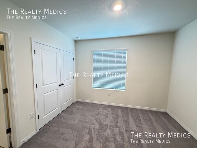 Building Photo - 5338 Dragonfly Dr
