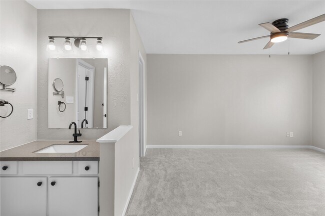Building Photo - 5001 Lamonte Ln