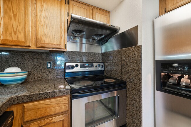 Building Photo - 17 Mission Ct