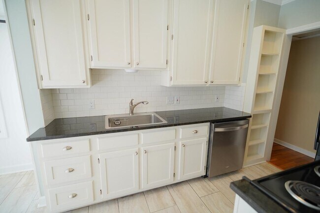 Building Photo - 525 Truett Dr