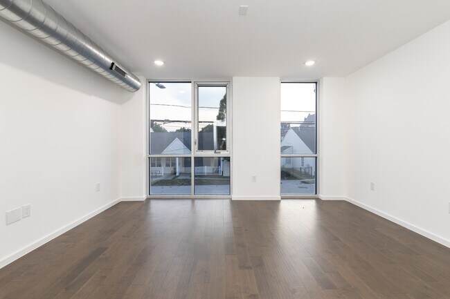 Building Photo - 1525 N 6th St