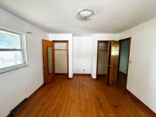 Building Photo - 4687 Julian Dr