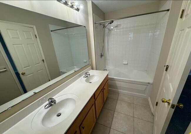 Building Photo - 4088 Weston Pointe Dr