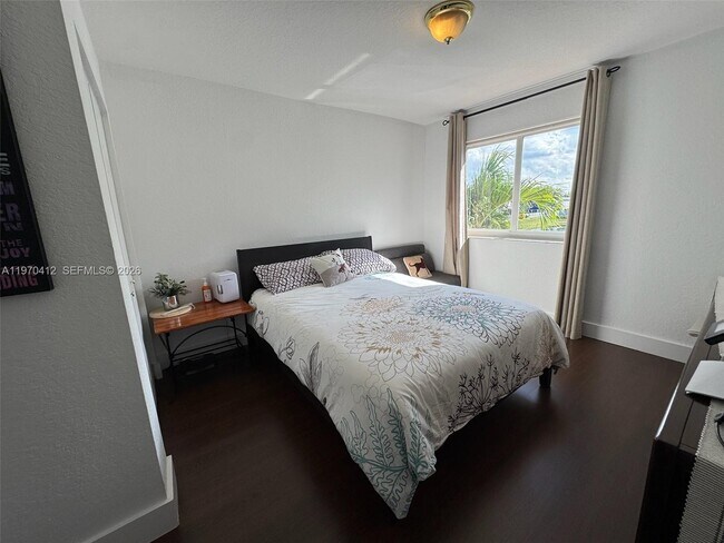 Building Photo - 10973 NW 53rd Ln