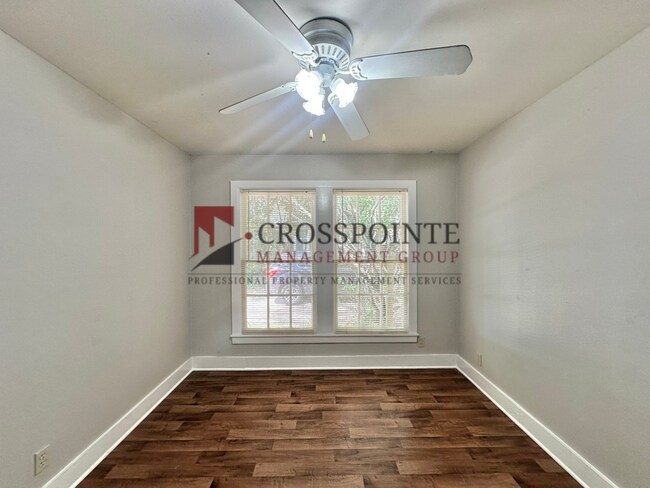 Building Photo - College Ave Triplex