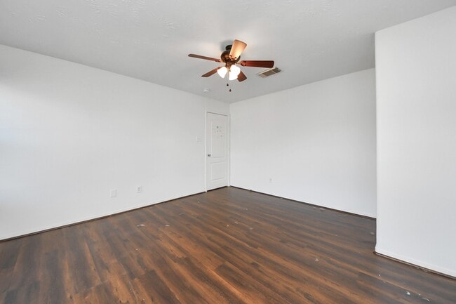 Building Photo - 5922 Hollister Cole