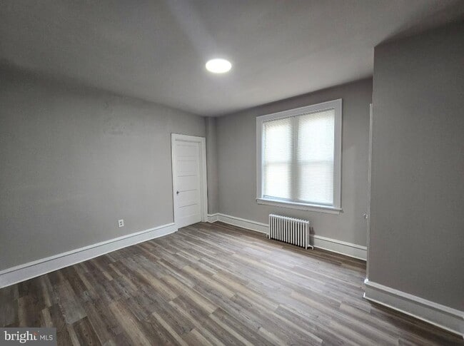 Building Photo - 6149 W Columbia Ave