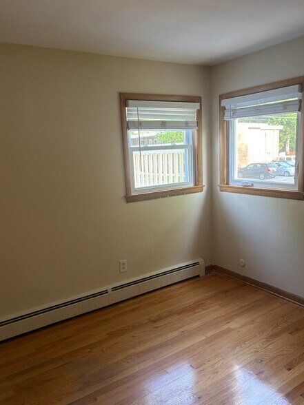 Building Photo - 3500 S Oak Park Ave