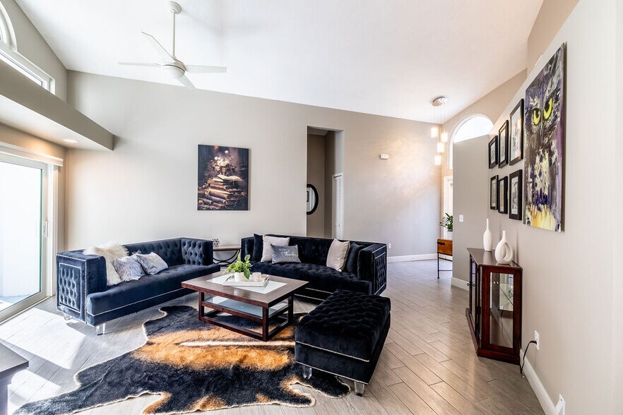 Building Photo - 9330 Seagrape Dr