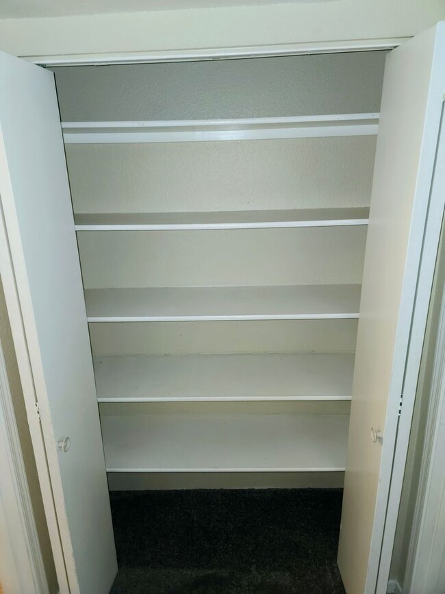 Building Photo - Westside Arbors Condo 2bd, 2ba - Students ...
