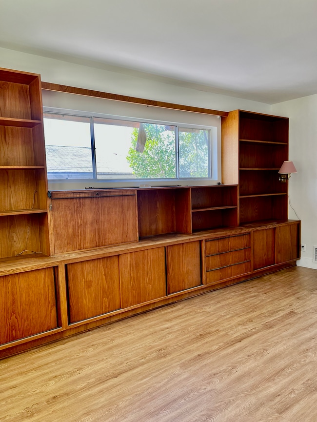 Building Photo - 1641 Maltman Ave