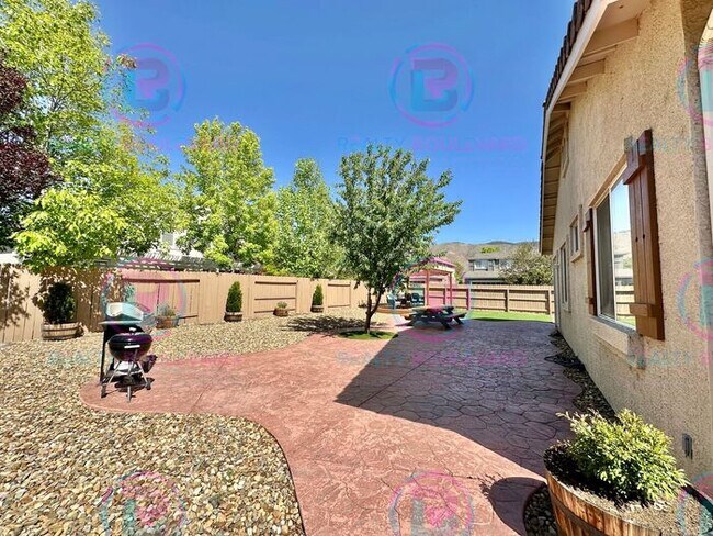 Building Photo - Charming 2-Bed + Bonus Room Corner Lot Hom...