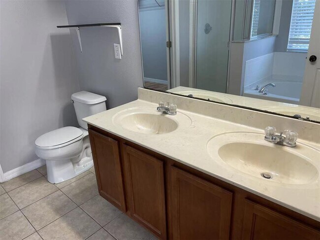 Building Photo - 15061 Perdido Dr