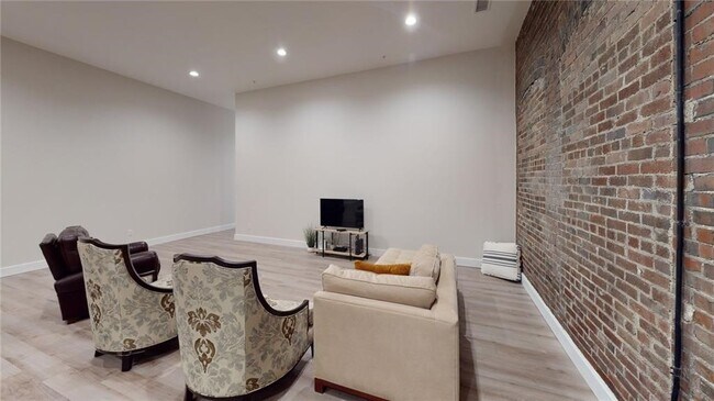 Building Photo - 155 W Main St