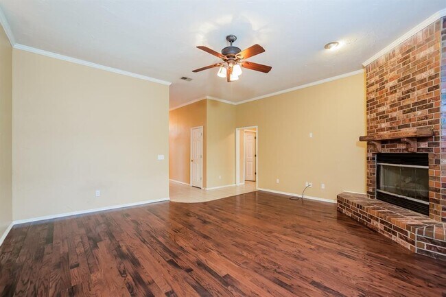 Building Photo - 536 SW 154th Ct