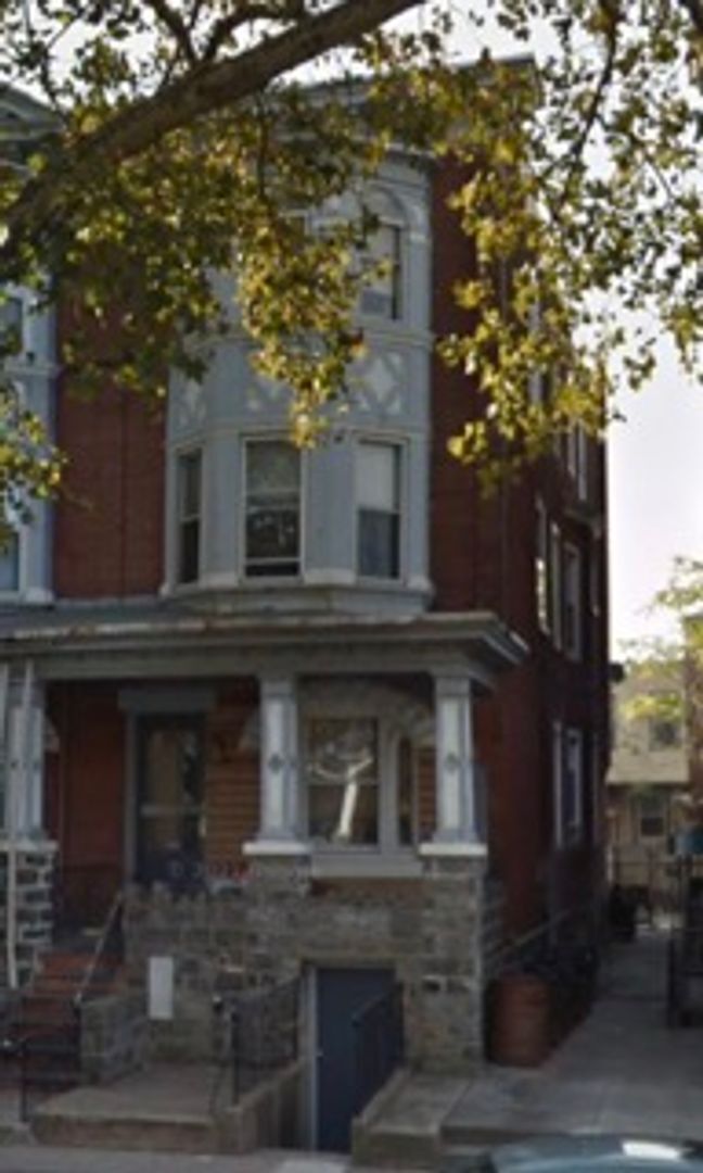 Building Photo - 5036 Walnut St