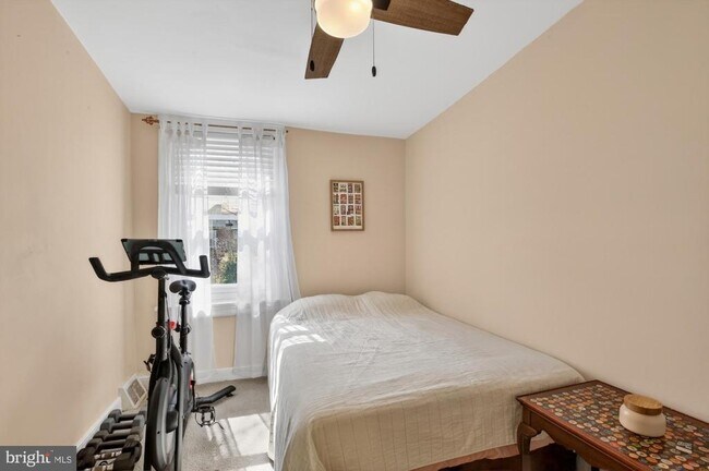 Building Photo - 2440 E Gordon St