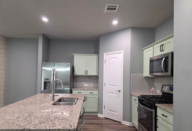 Building Photo - For Rent – 4 Bedroom, 2 Bathroom Home in W...