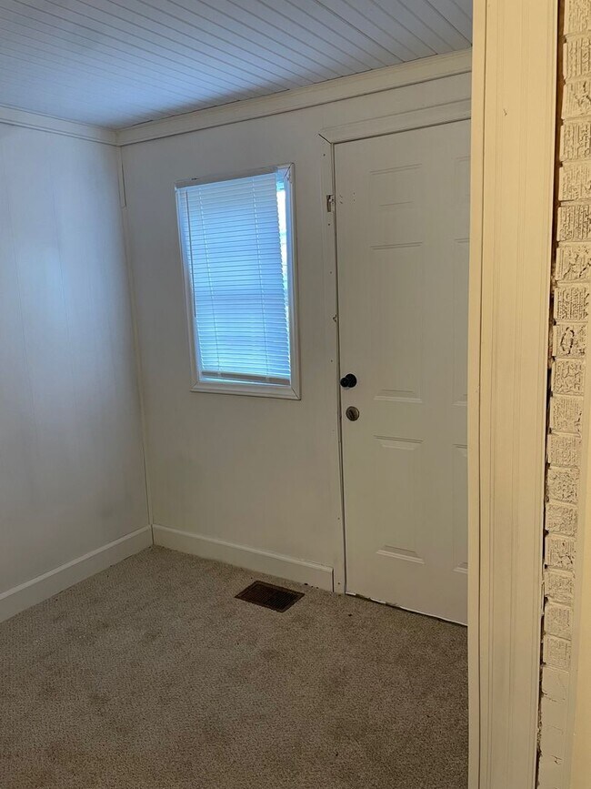 Building Photo - 1098