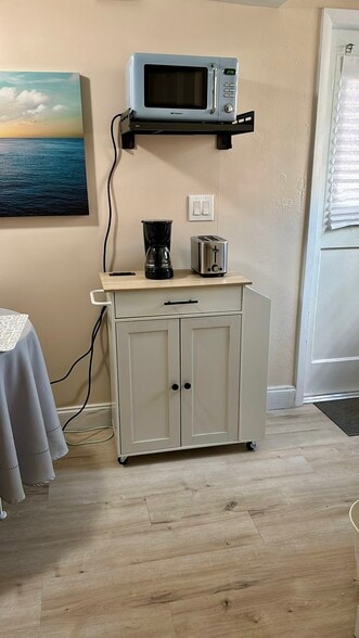 Building Photo - 129 Malaga Ave