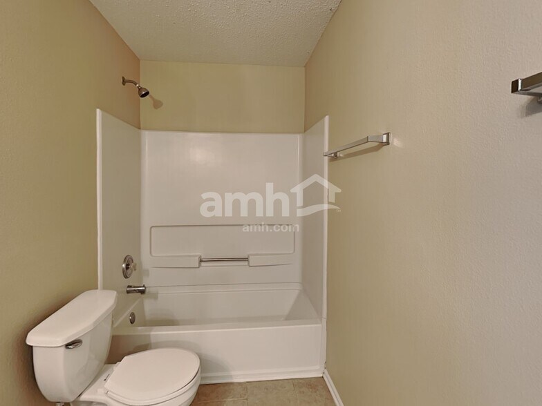 Building Photo - 870 Streamside Dr