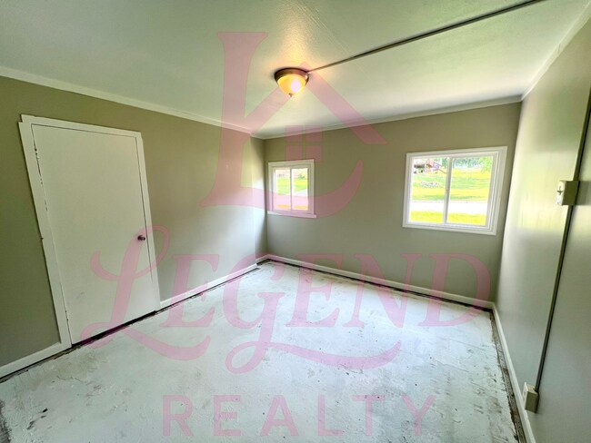 Building Photo - Spacious 3-Bedroom Home for Rent in Riverv...