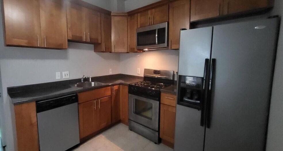 Building Photo - 524 N 33rd St