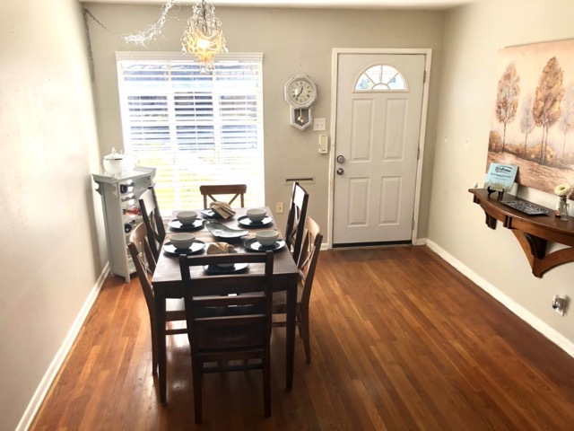 Dining area - 707 Sumner Dr