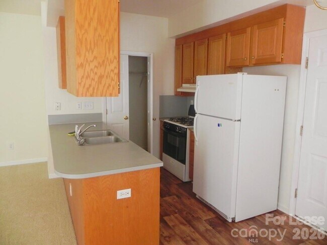 Building Photo - 13604 S Old Statesville Rd