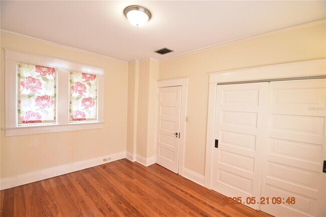 Building Photo - 810 S Packwood Ave
