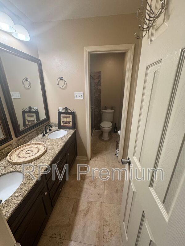 Building Photo - 2175 Deerwood Dr