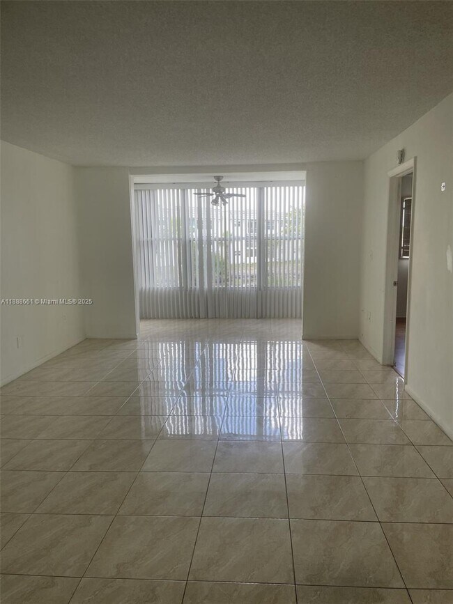 Building Photo - 8285 Sunrise Lakes Blvd