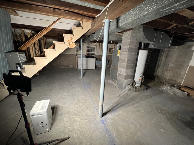 Building Photo - 40 Hemlock St