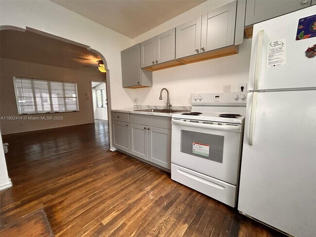 Primary Photo - 1928 Wilson St