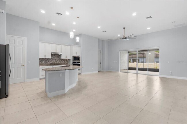 Building Photo - 2320 Symphony Cir