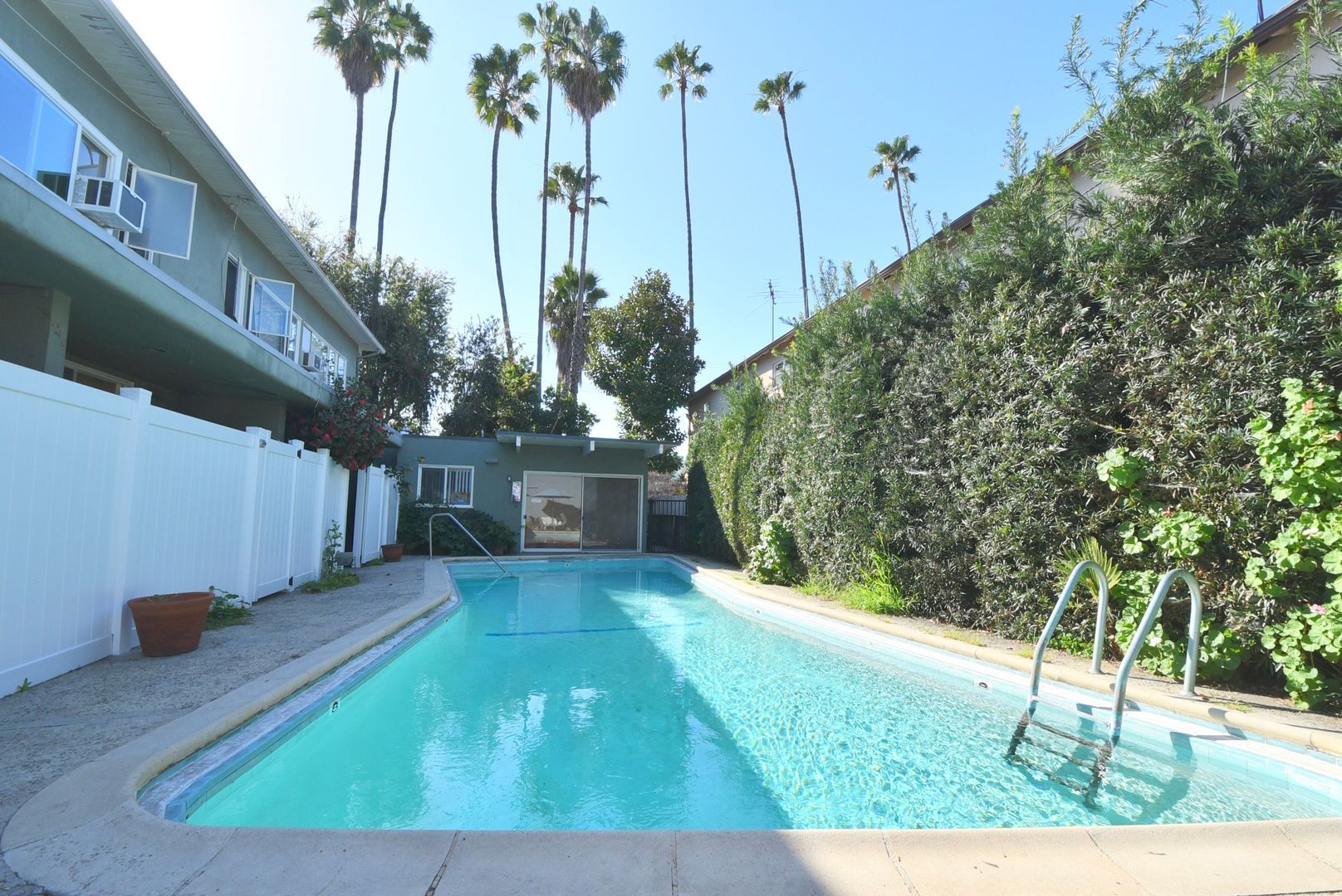 Building Photo - 13103 Moorpark St