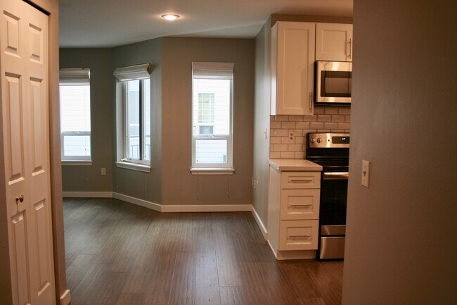 Building Photo - 3028 Western Ave