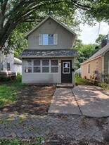 Building Photo - 1741 Des Moines St