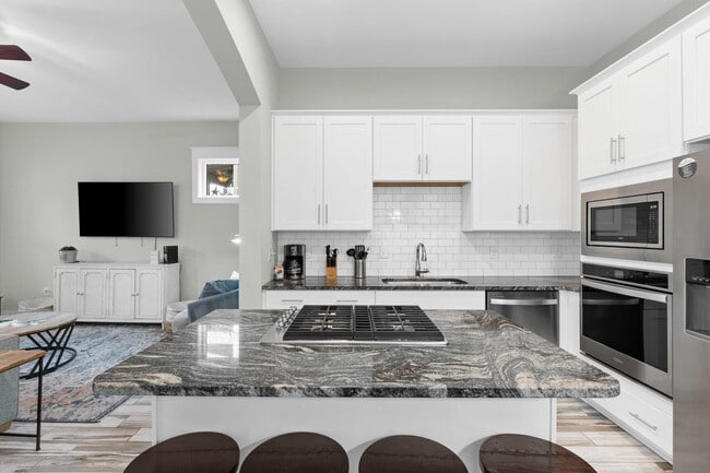 Building Photo - 21 Magical Pl