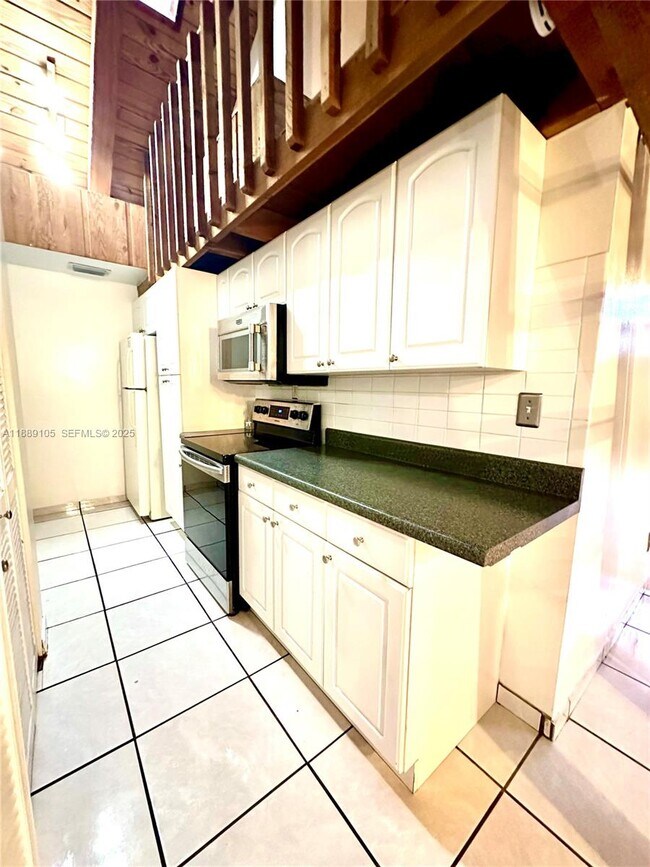 Building Photo - 497 N University Dr