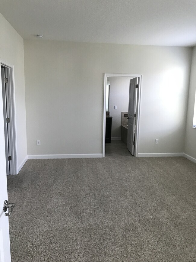 Building Photo - 3/2 Plus Den Located in Summerlake $2895