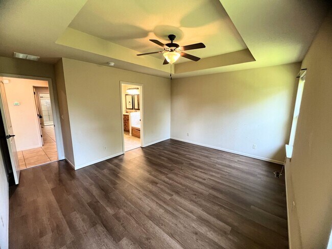 Building Photo - Fenced home close to FLW!