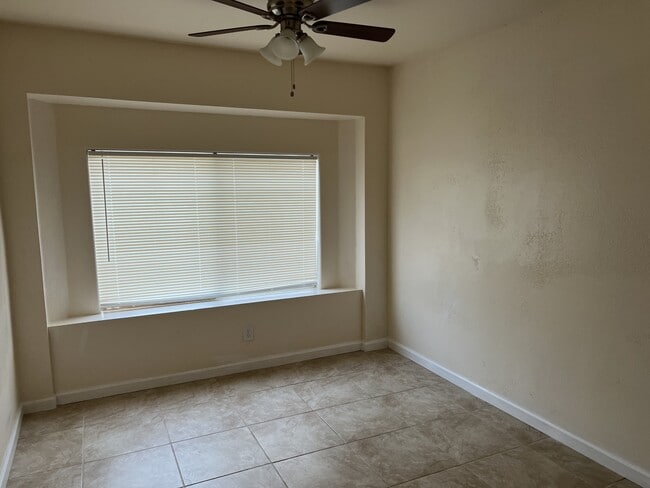 Building Photo - 718 Charlana Dr