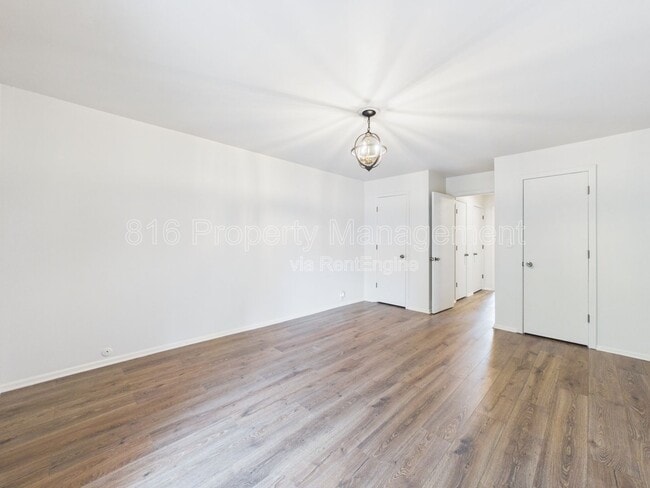 Building Photo - 439 W 104th St