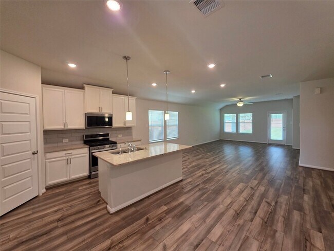 Building Photo - 2011 Cherryvale Dr