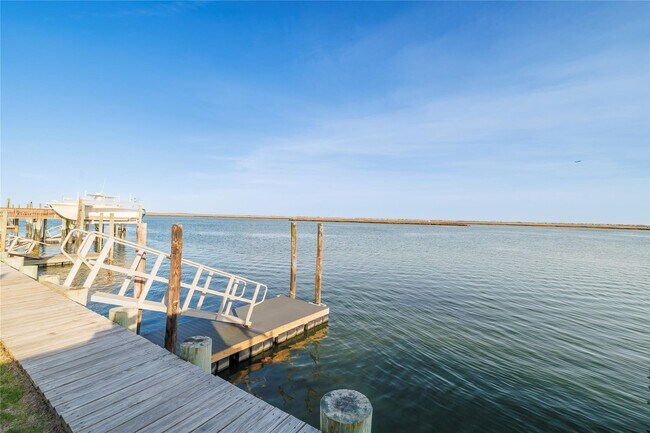 Building Photo - 4047 Greentree Dr