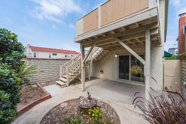 Building Photo - North Redondo 3 bedroom