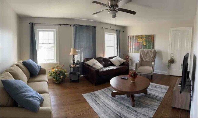 Building Photo - 161 E North Ave